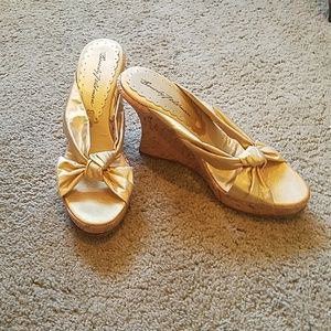 BEVERLY FELDMAN WEDGES